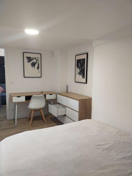 2 Piece Avec Terrasse Ensoleille Apartment Suresnes Exterior foto