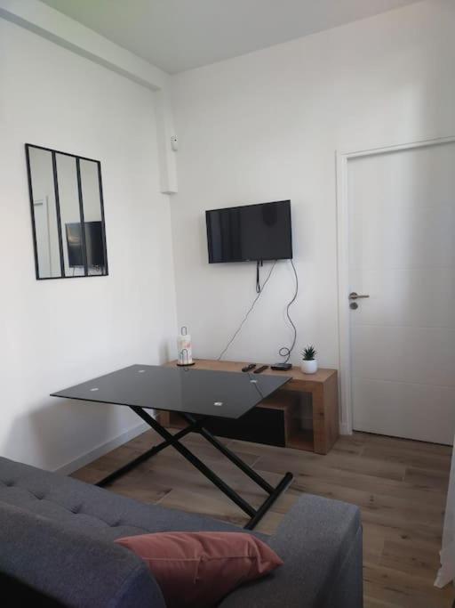 2 Piece Avec Terrasse Ensoleille Apartment Suresnes Exterior foto