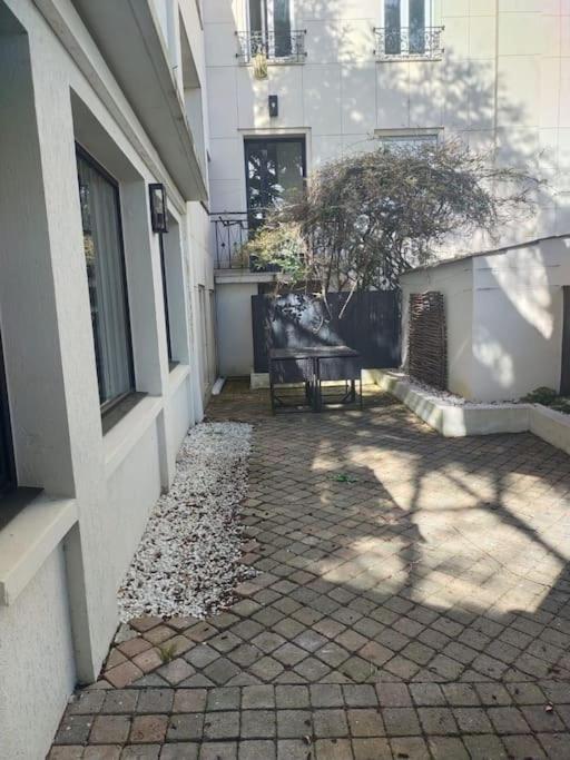 2 Piece Avec Terrasse Ensoleille Apartment Suresnes Exterior foto